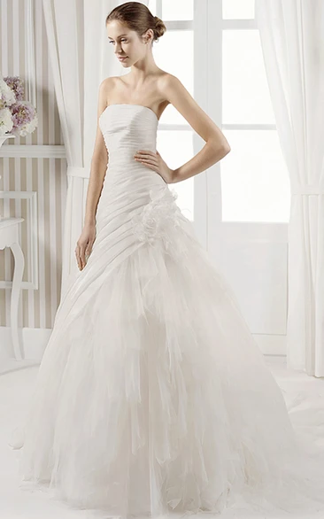 A-Line Sleeveless Strapless Floor-Length Floral Tulle Wedding Dress With Ruffles And Ruching