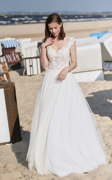 Romantic Lace And Tulle Floor-length Bridal Gown