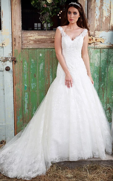 Floor-Length Sleeveless V-Neck Appliqued Lace Wedding Dress