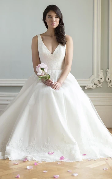 A-Line Sleeveless Appliqued Maxi V-Neck Wedding Dress With Beading