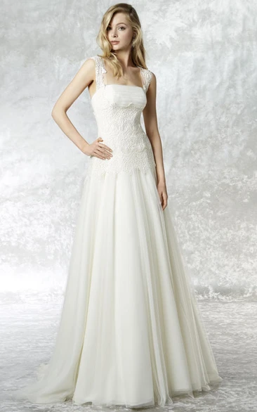 Square Floor-Length Appliqued Tulle Wedding Dress With Brush Train And V Back