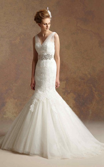 Sleeveless V-Neck Mermaid Wedding Dress With Lace Appliques And Bow