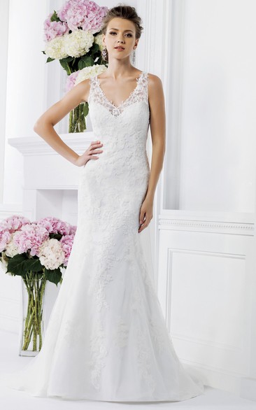 V-Neck Sleeveless Lace-Appliqued Wedding Dress With Draping Style