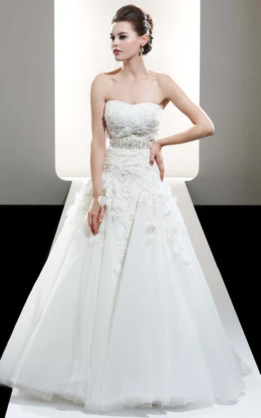 A-Line Strapless Lace Tulle Wedding Dress With Flower And Beading