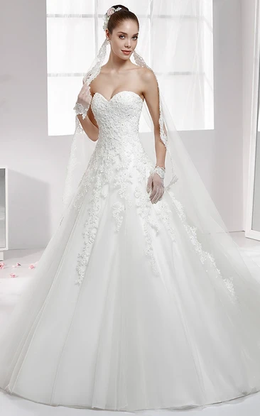 Sweetheart A-line Lace Wedding Dress With Court Train and Applique Bodice