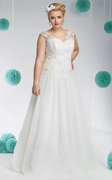 V-Neck Maxi Sleeveless Appliqued Lace&Tulle Plus Size Wedding Dress