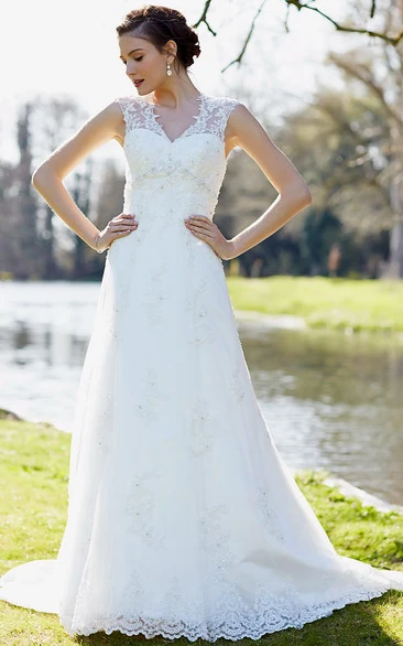 Floor-Length Appliqued V-Neck Sleeveless Lace Wedding Dress With Beading