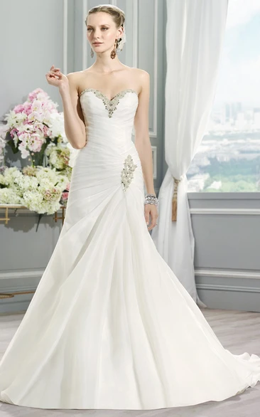 Sweetheart Ruched Organza Wedding Dress With Beading And Broach