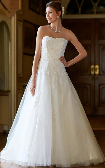 Ball-Gown Strapless Appliqued Sleeveless Floor-Length Tulle Wedding Dress With Backless Style And Court Train