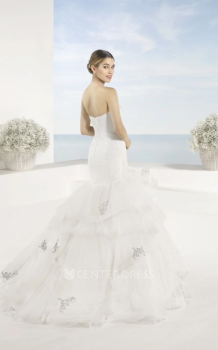 A-Line Strapless Sleeveless Floor-Length Cascading-Ruffle Tulle Wedding Dress With Appliques And Backless Style