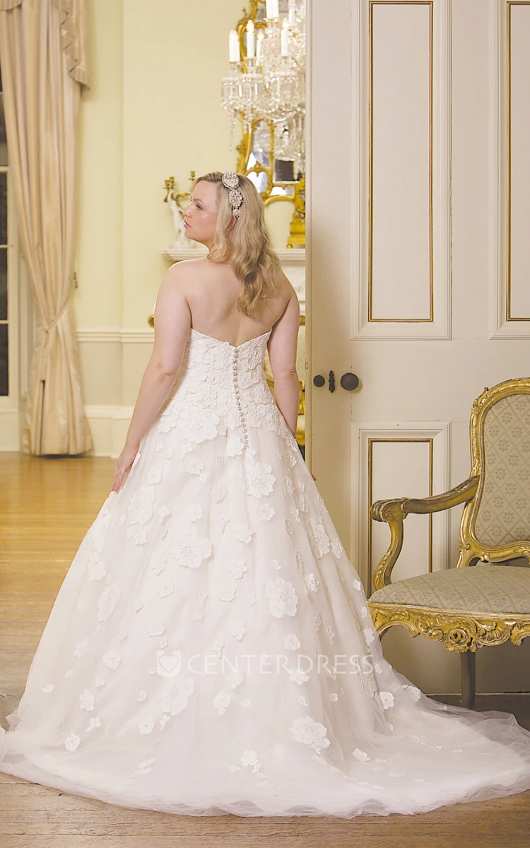 Ball Gown Floor-Length Sweetheart Lace Plus Size Wedding Dress With Appliques And V Back