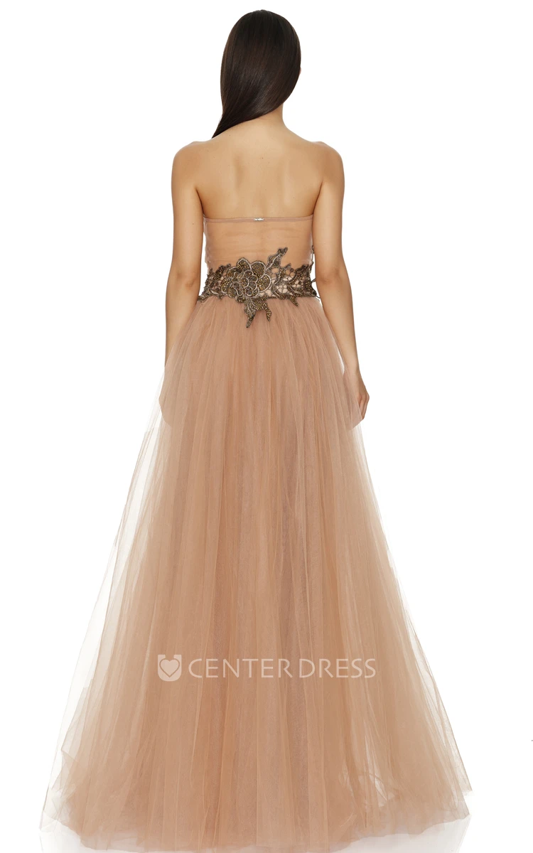 Ethereal Lace Sleeveless Floor-length Ball Gown Prom Dress with Appliques