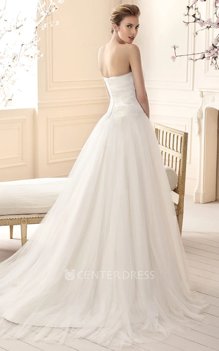 A-Line Floor-Length Appliqued Strapless Sleeveless Tulle Wedding Dress With Pleats
