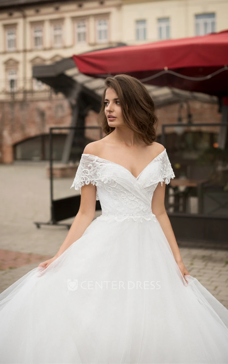 Romantic Ball Gown Off-the-shoulder Tulle Wedding Dress