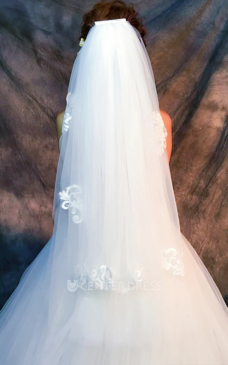 Simple Puffy Short Tulle Wedding Veil with Appliques