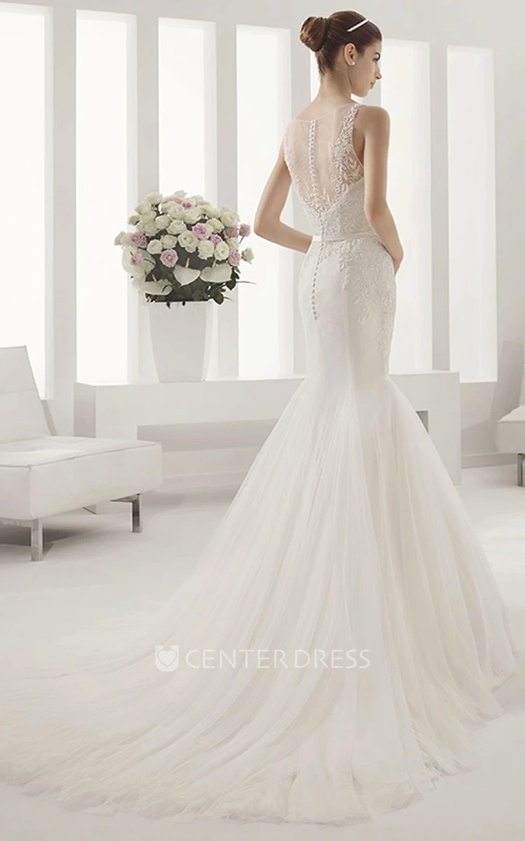 Scoop Neckline Mermaid Gown With Belt And Appliqued Bodice