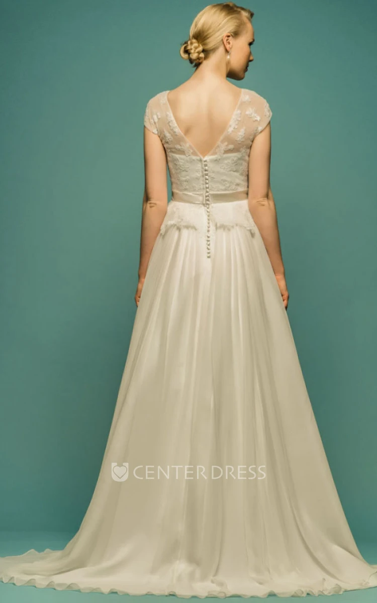 Floor-Length Scoop-Neck Short-Sleeve Appliqued Tulle Wedding Dress With Bow