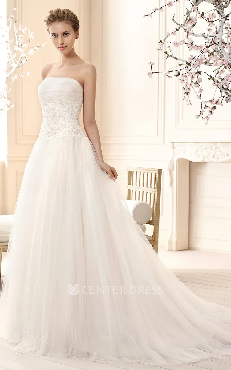 A-Line Floor-Length Appliqued Strapless Sleeveless Tulle Wedding Dress With Pleats