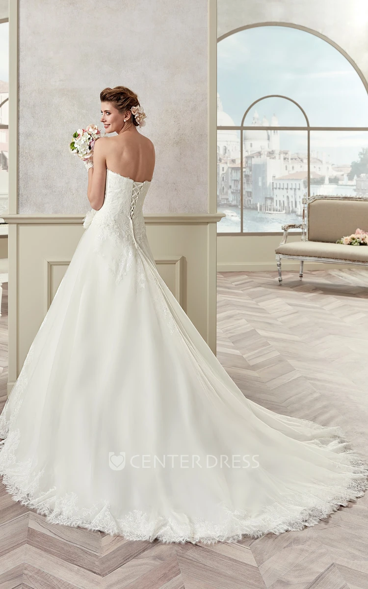 Sweetheart A-Line Ruching Bridal Gown With Floral Waist And Lace-Up Back