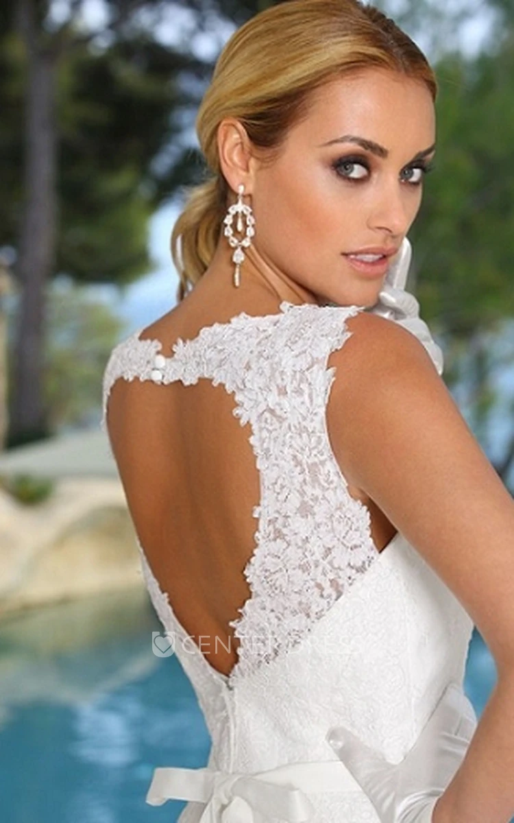 Sheath Long-Sleeveless Scoop-Neck Lace Wedding Dress With Appliques