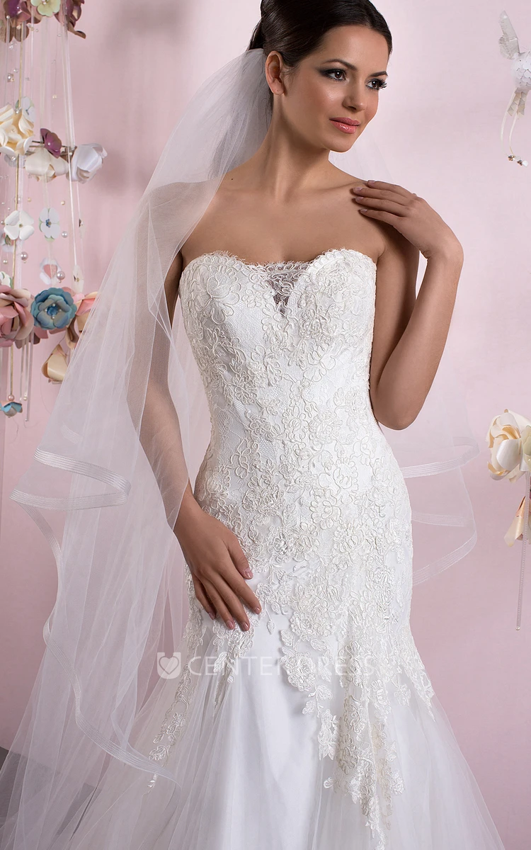 A-Line Appliqued Sleeveless Strapless Floor-Length Tulle&Lace Wedding Dress With Lace-Up Back And Court Train
