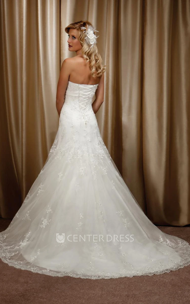 A-Line Sleeveless Floor-Length Appliqued Strapless Tulle&Satin Wedding Dress With Flower And Lace-Up Back