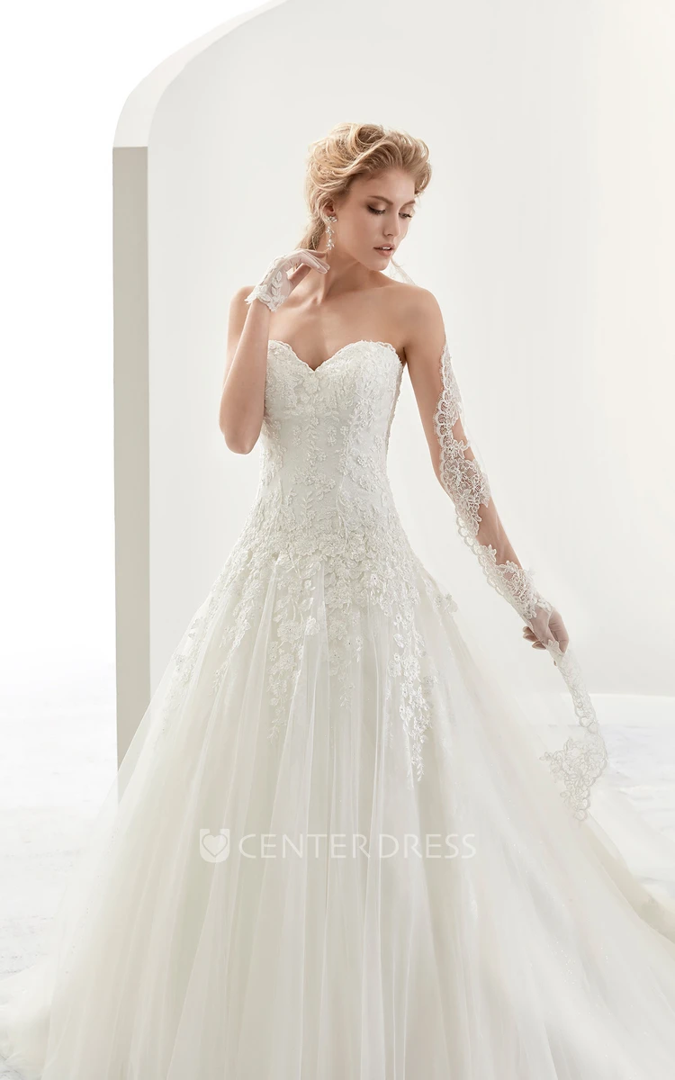 Sweetheart A-Line Lace Bridal Gown With Appliques And Half Back