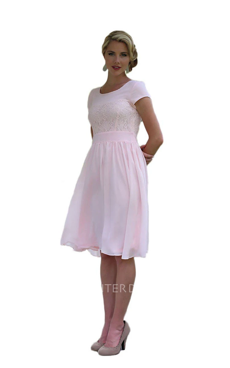Short Sleeve Knee-length Dress With Lace Embellishment