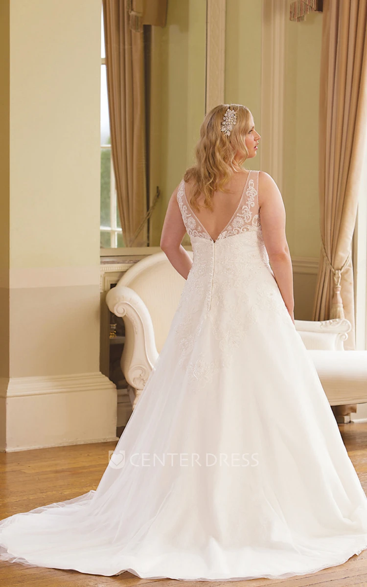 Ball Gown Scoop-Neck Sleeveless Lace Plus Size Wedding Dress