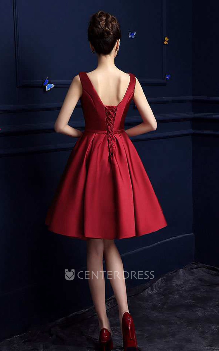 Pleated skirts knee 2024 length homecoming dress