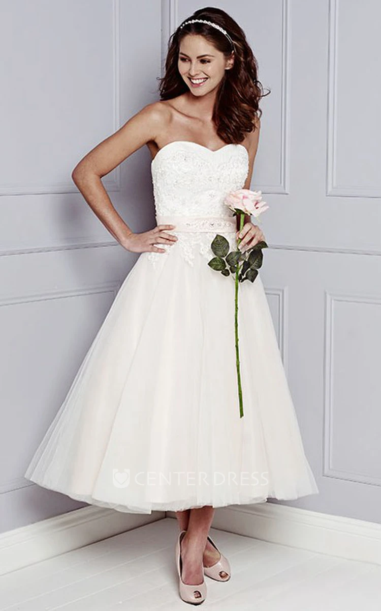 A-Line Tea-Length Sleeveless Strapless Appliqued Tulle Wedding Dress With Waist Jewellery