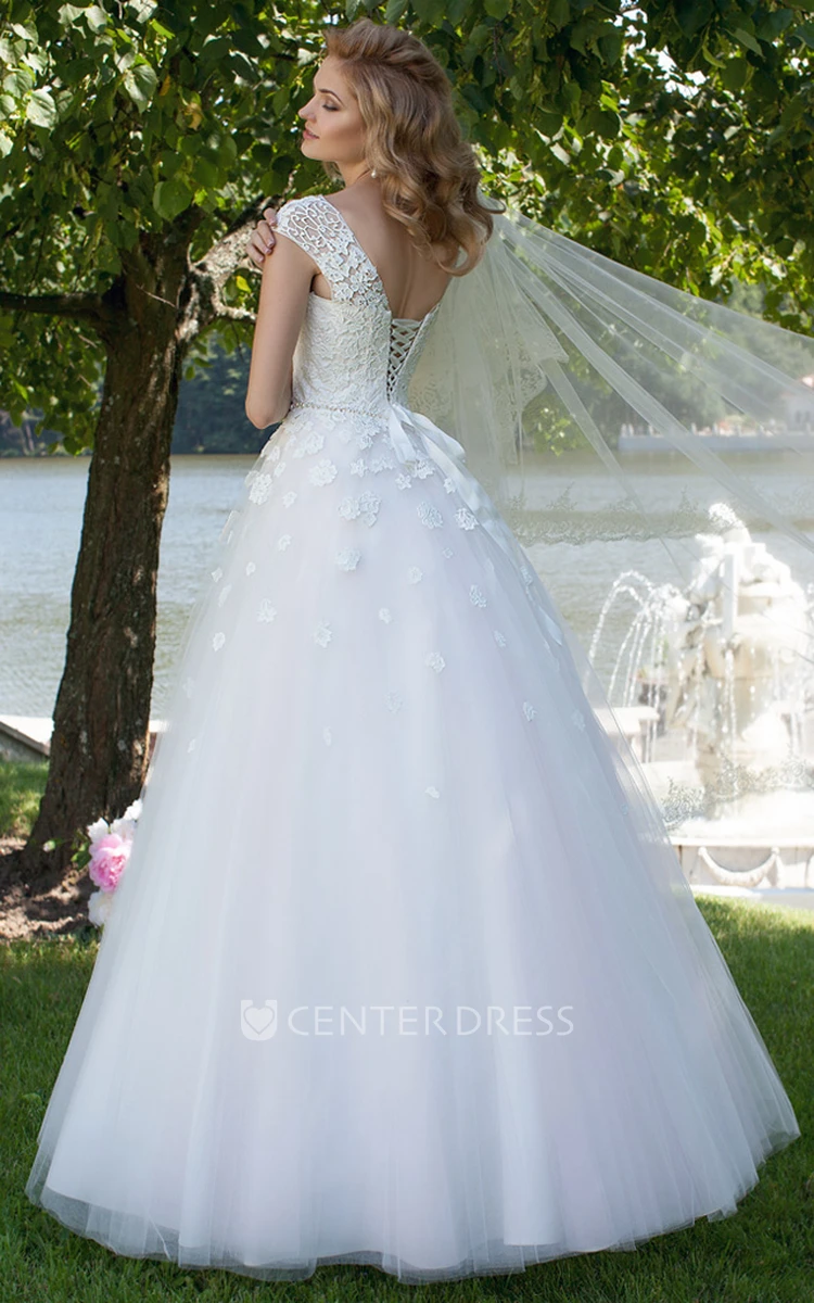 Ball Gown Scoop Neck Cap Sleeve Appliqued Tulle Wedding Dress