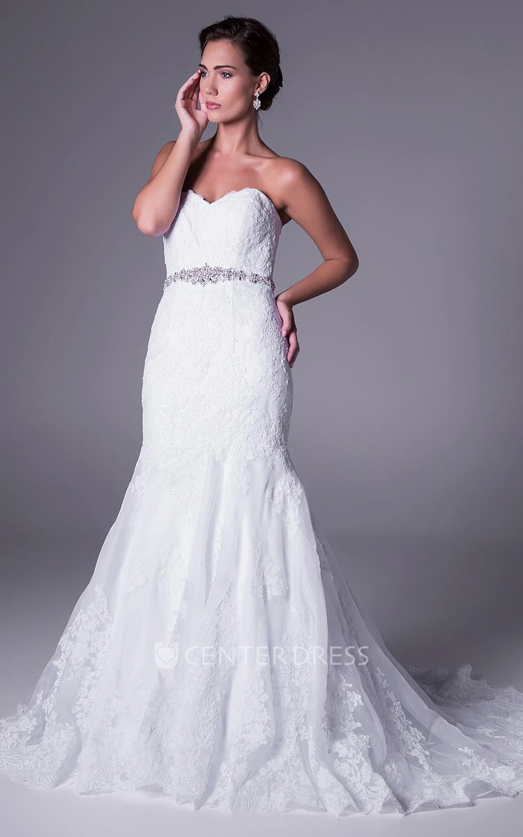 A-Line Sweetheart Appliqued Sleeveless Long Lace Wedding Dress With Waist Jewellery