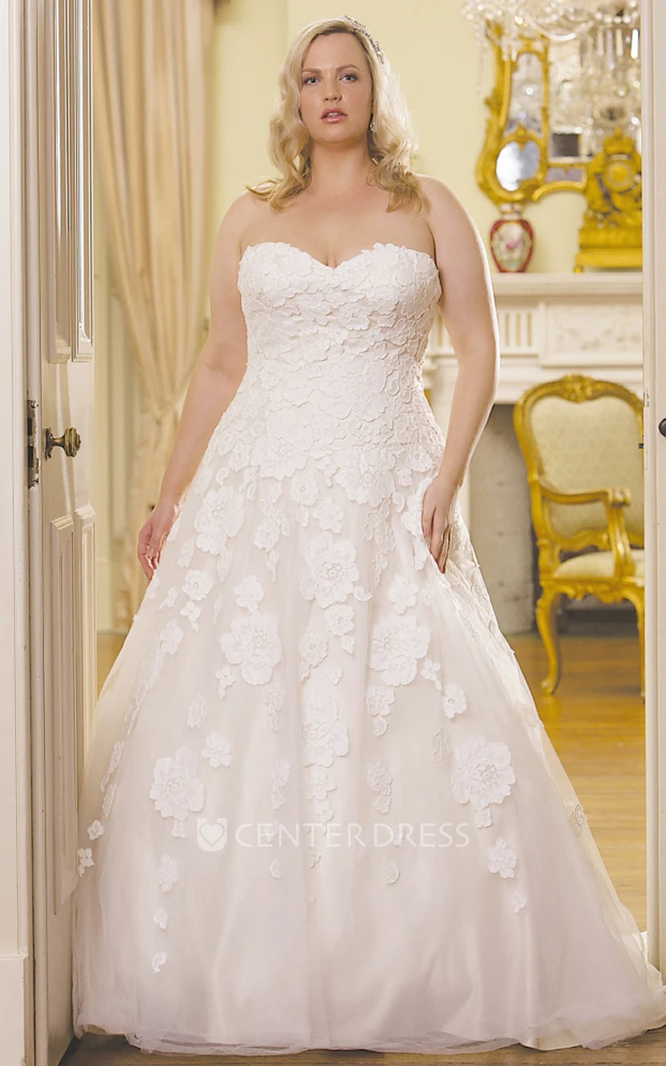 Ball Gown Floor-Length Sweetheart Lace Plus Size Wedding Dress With Appliques And V Back