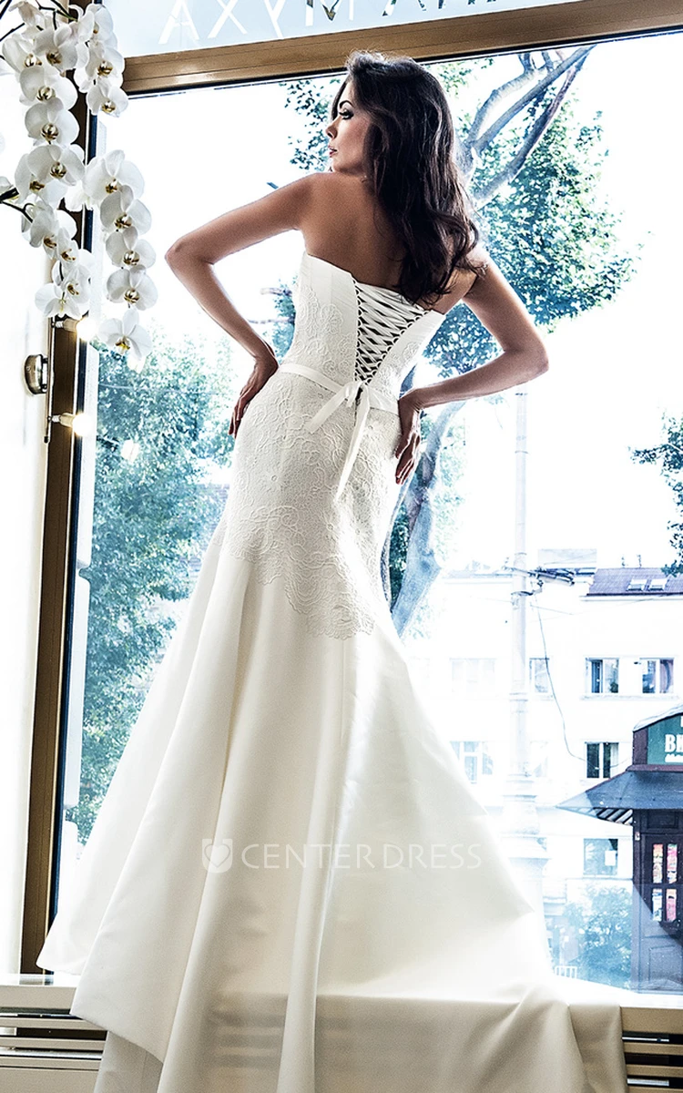 Floor-Length Sleeveless Sweetheart Appliqued Satin Wedding Dress