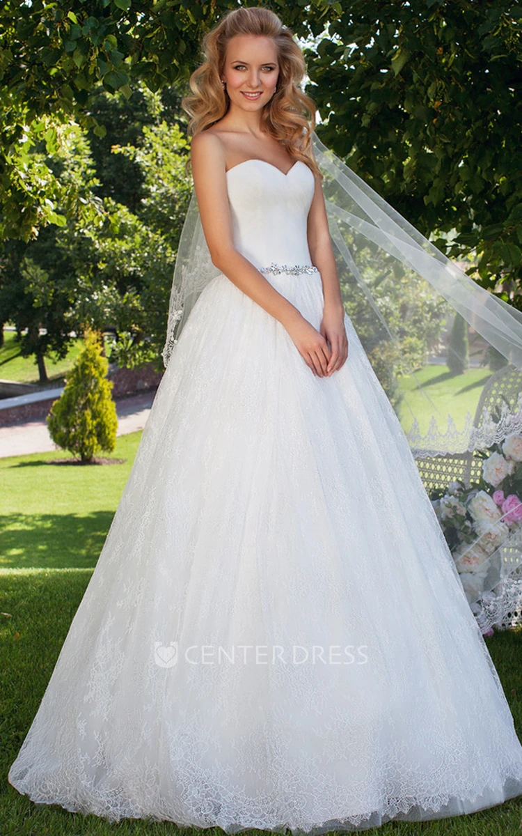 Ball Gown Criss-Cross Sleeveless Sweetheart Lace Wedding Dress