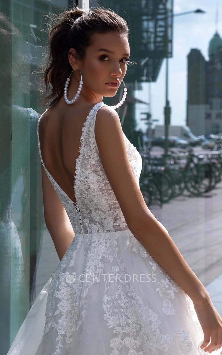 Charming Ball Gown V-neck Lace and Tulle Wedding Dress