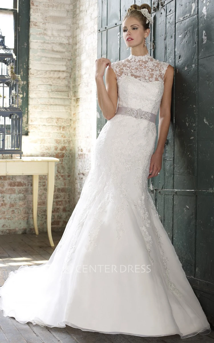 Mermaid Halter Floor-Length Appliqued Sleeveless Lace Wedding Dress With Waist Jewellery And Backless Style