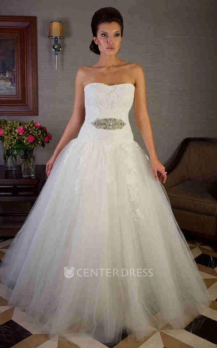 Ball Gown Appliqued Strapless Floor-Length Sleeveless Tulle Wedding Dress With Waist Jewellery