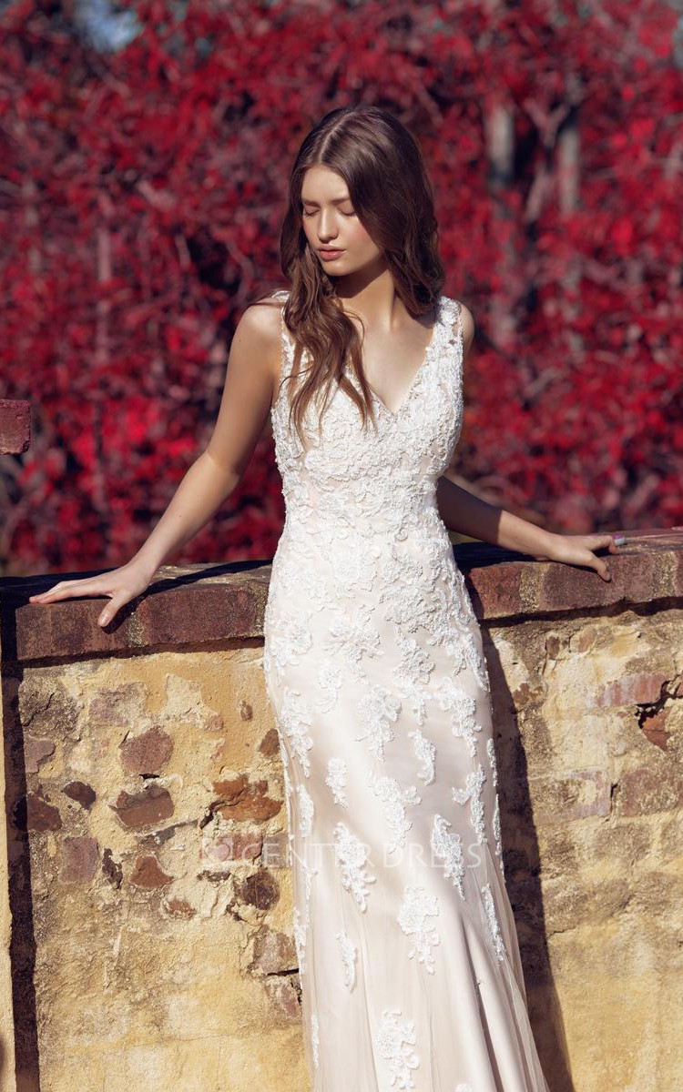 Deep Sweetheart Lace Sleeveless Sheath Wedding Dress