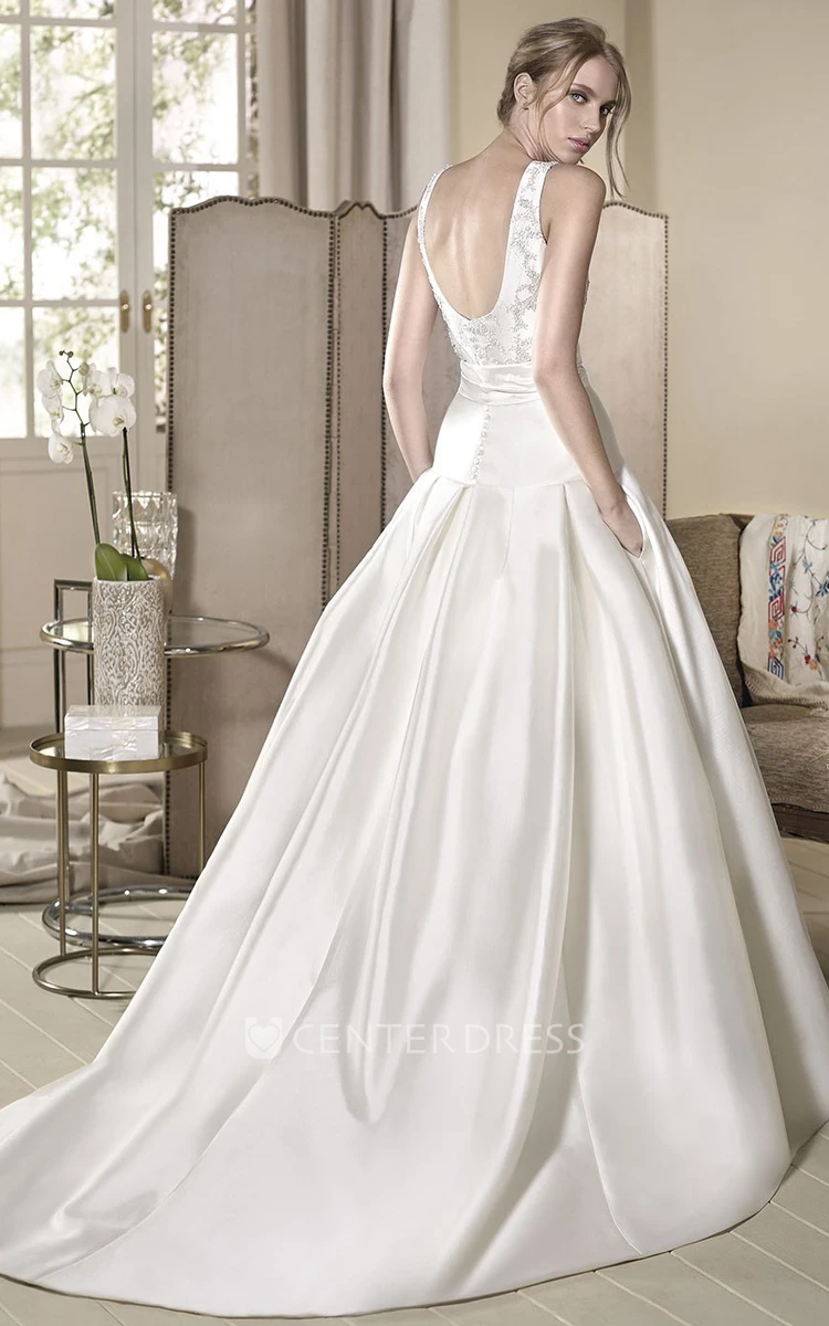 Ball Gown Long Sleeveless Square-Neck Appliqued Satin Wedding Dress With Bow