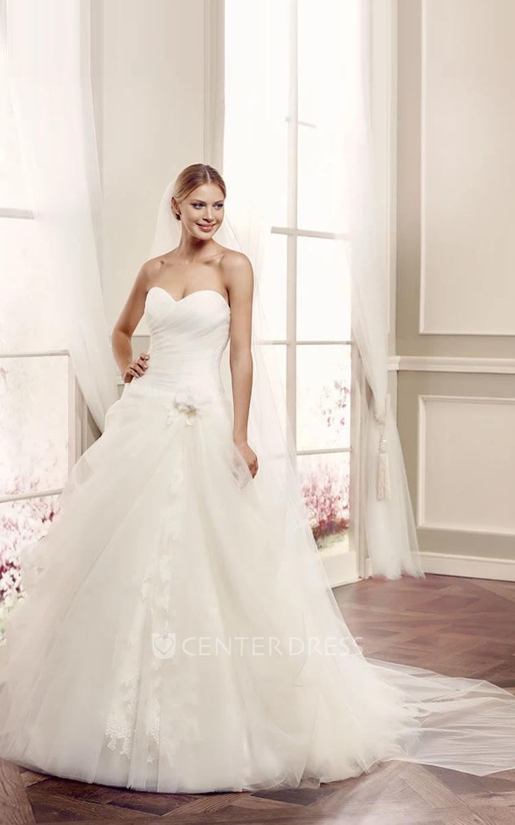 A-Line Sweetheart Sleeveless Floor-Length Criss-Cross Tulle Wedding Dress With Flower And Draping