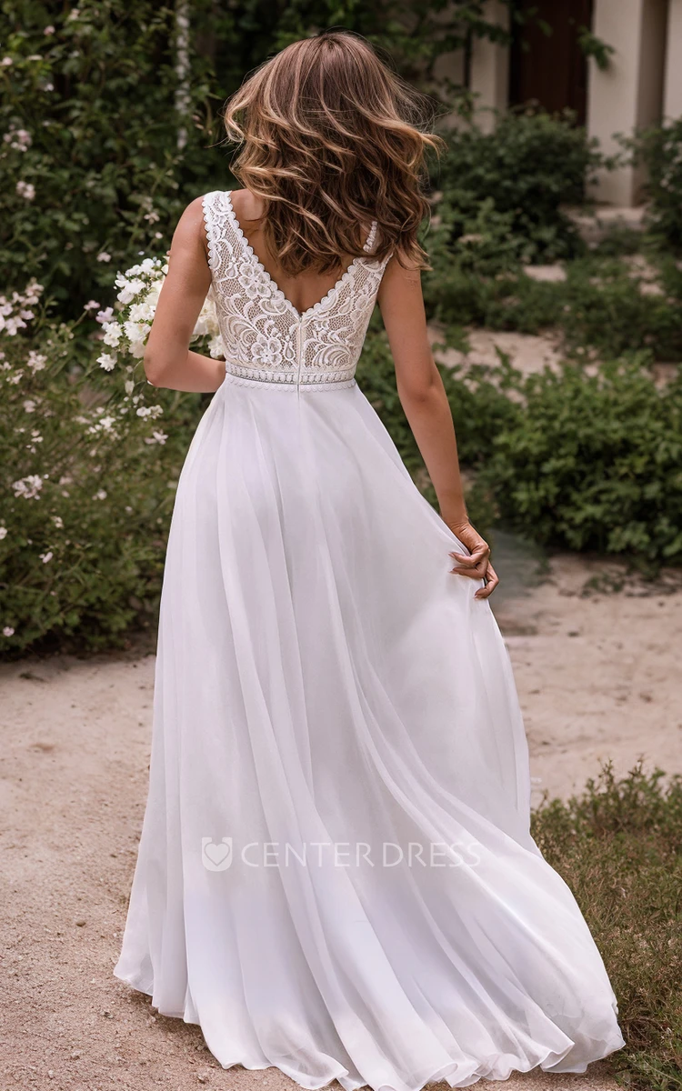 Summer Vintage Lace A-Line V-neck Wedding Dress Elegant Ethereal Petite Sleeveless Bridal Gown with Train
