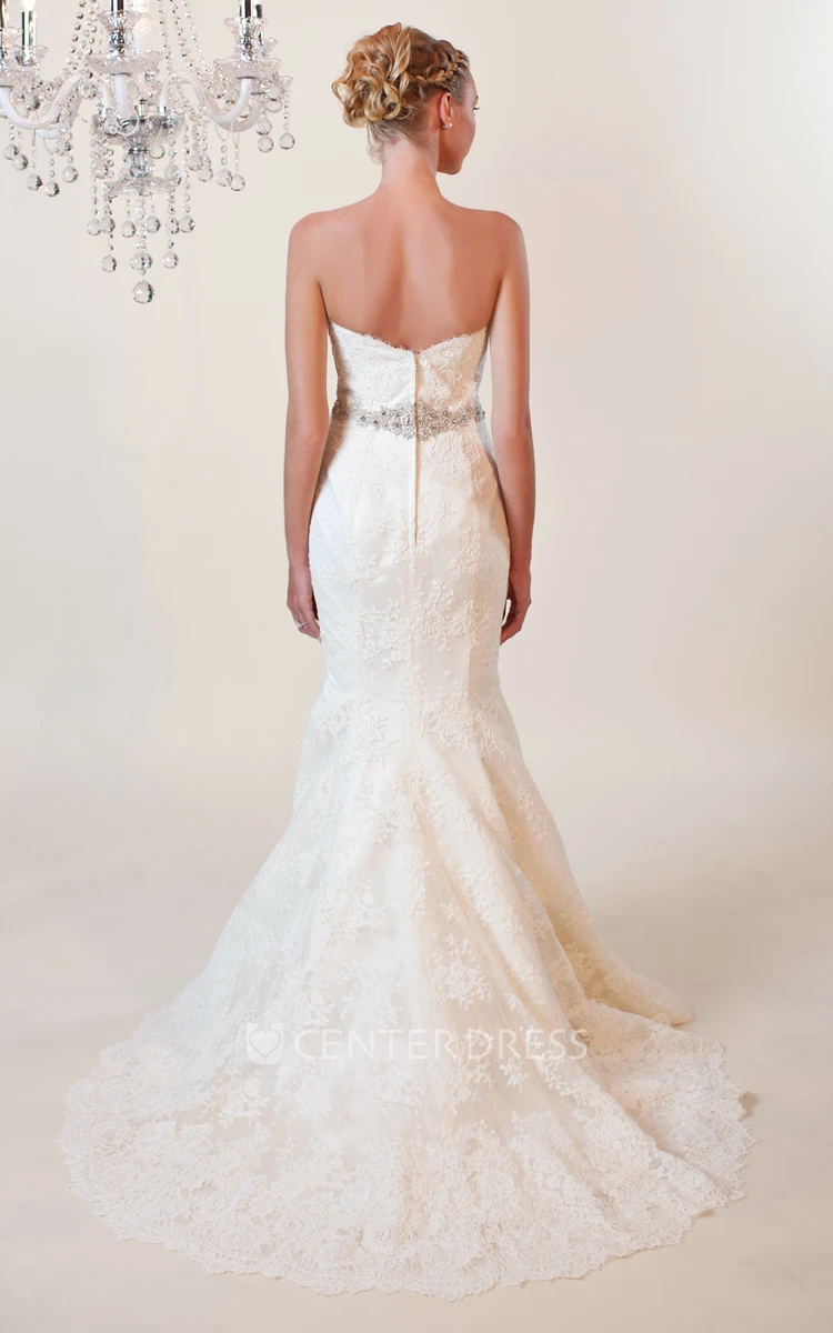 Mermaid Sweetheart Appliqued Lace Wedding Dress With Waist Jewellery