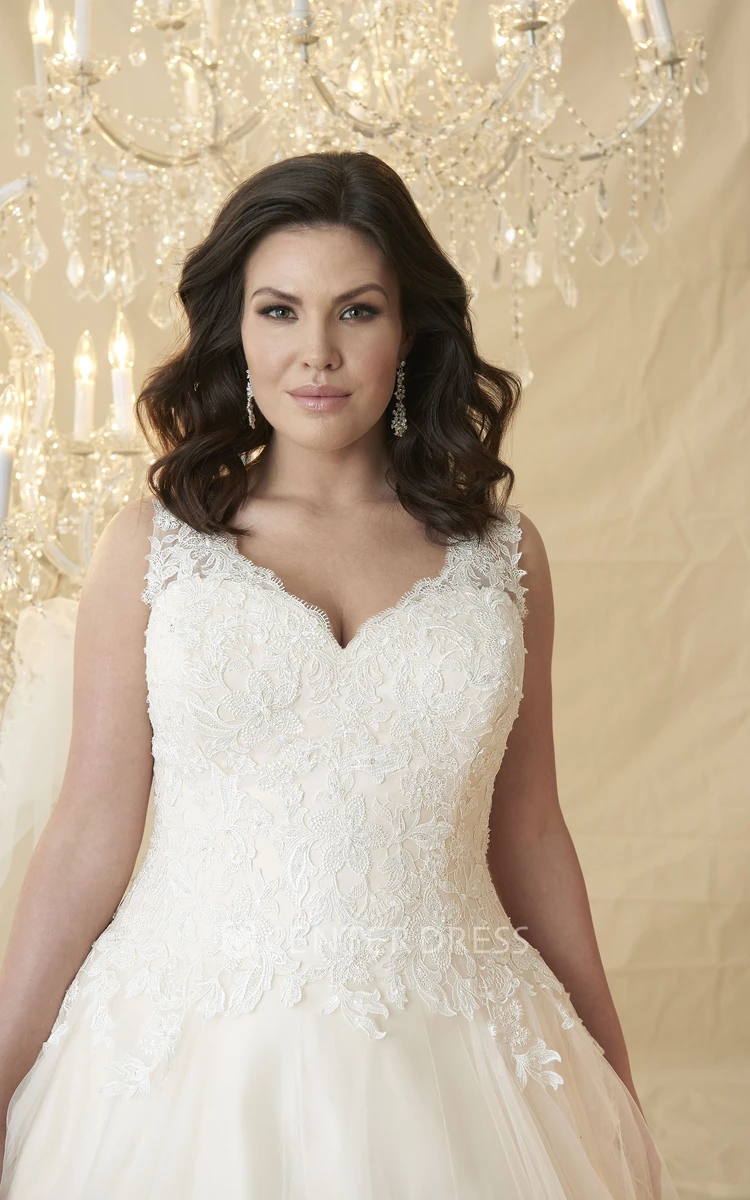 Ball Gown V-Neck Beaded Sleeveless Tulle&Lace Plus Size Wedding Dress