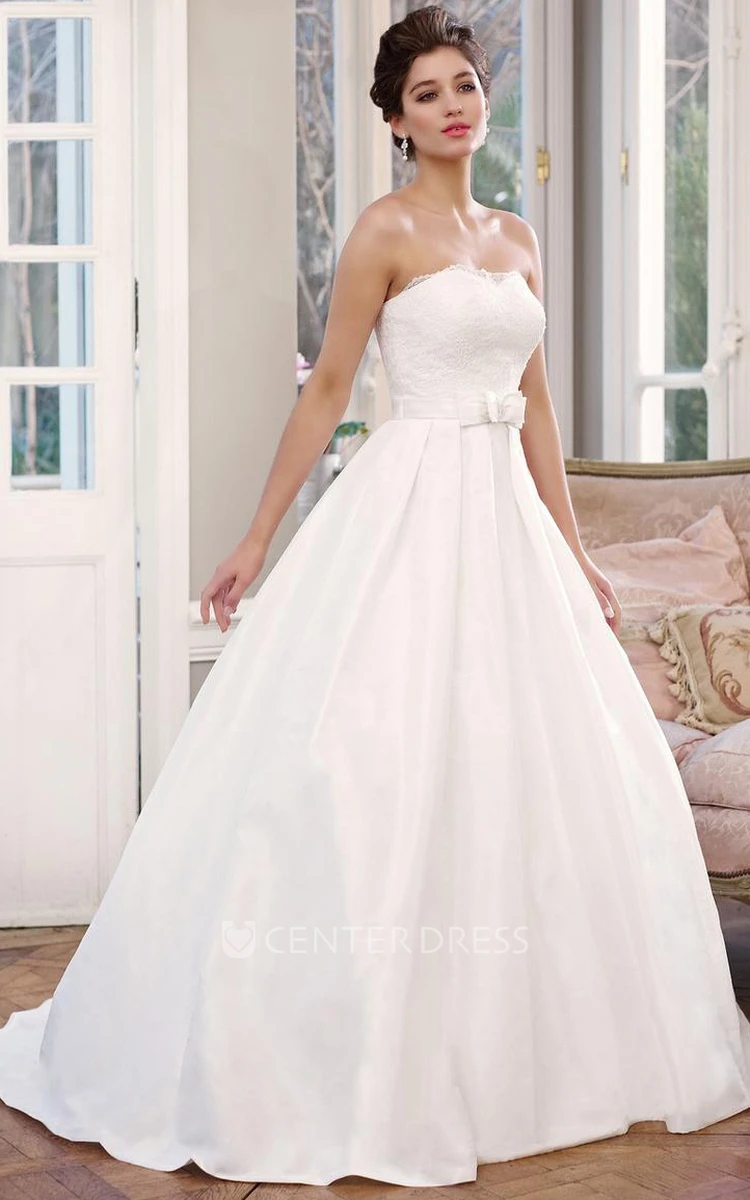 A-Line Strapless Appliqued Floor-Length Sleeveless Satin Wedding Dress With Bow And Lace-Up Back