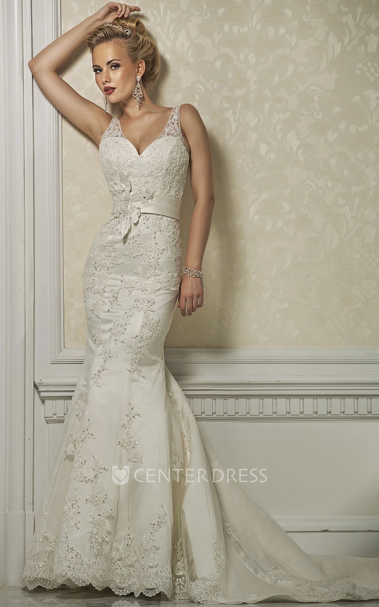 Sheath V-Neck Long Appliqued Sleeveless Lace Wedding Dress With Beading