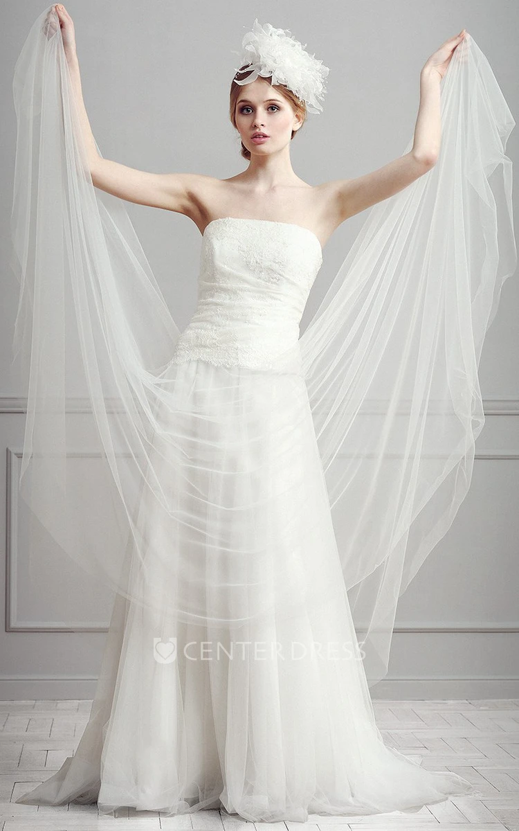 A-Line Appliqued Sleeveless Floor-Length Strapless Tulle Wedding Dress
