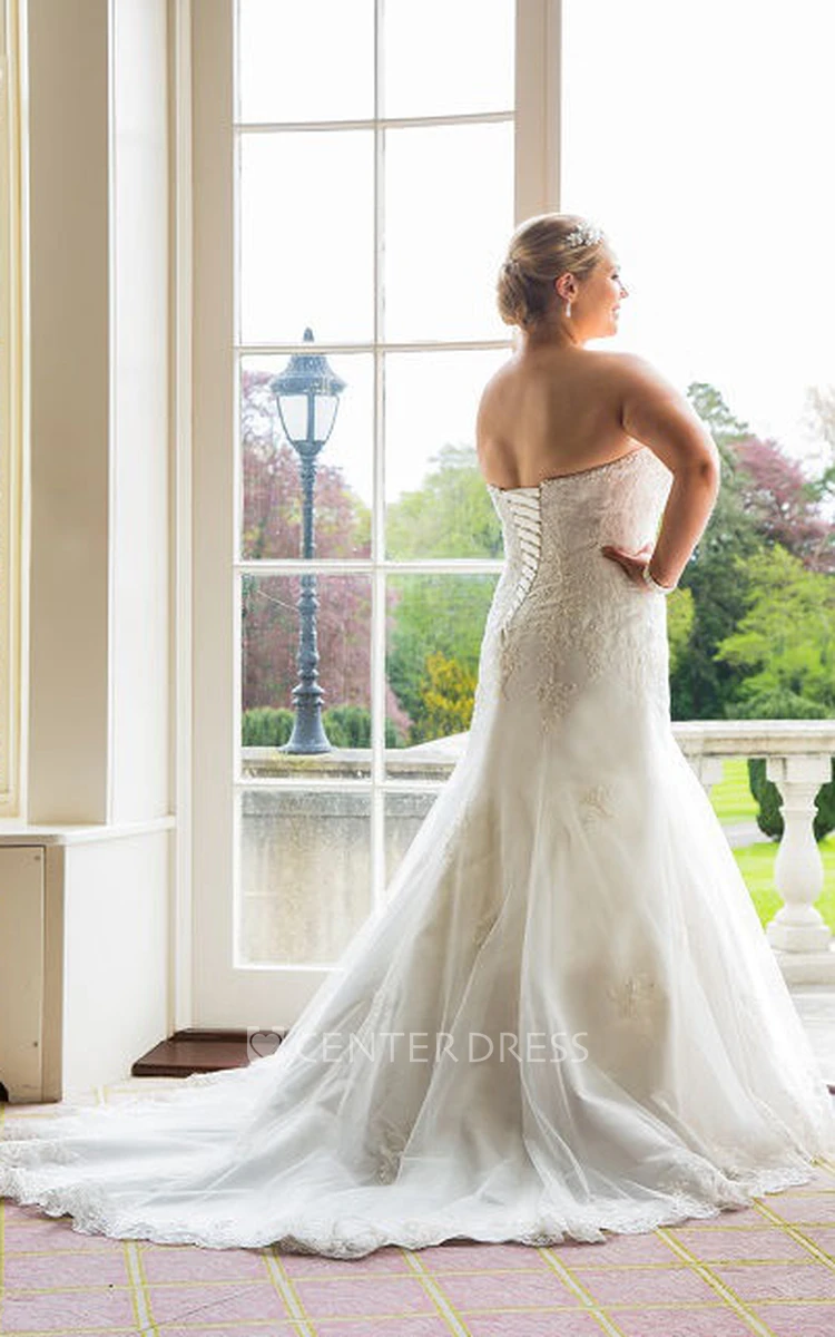 Lace-Up Sweetheart Trumpet Bridal Gown With Lace
