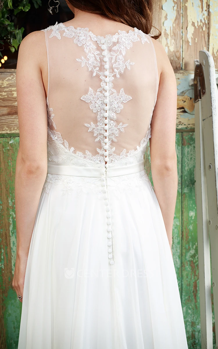 Sleeveless Scoop-Neck Tulle Wedding Dress With Illusion